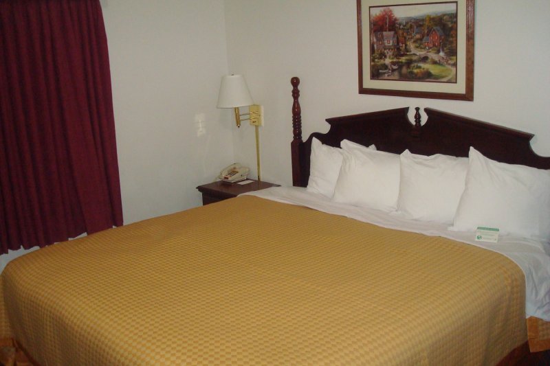 Americas Best Value Inn & Suites - Sikeston, MO