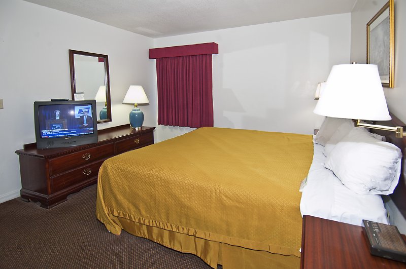 Americas Best Value Inn & Suites - Sikeston, MO