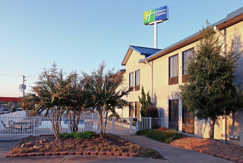 Holiday Inn Express - Bryant, AR