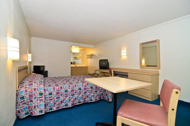 Americas Best Value Inn - Englewood, OH