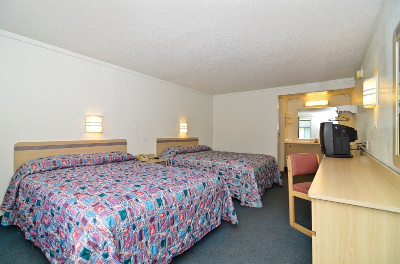Americas Best Value Inn - Englewood, OH