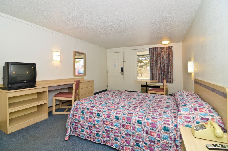 Americas Best Value Inn - Englewood, OH
