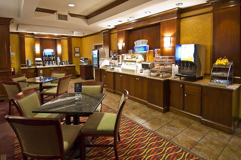 Holiday Inn Express & Suites TUPELO - Tupelo, MS
