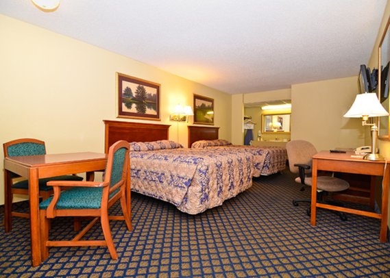 Econo Lodge Inn & Suites - Salina, KS