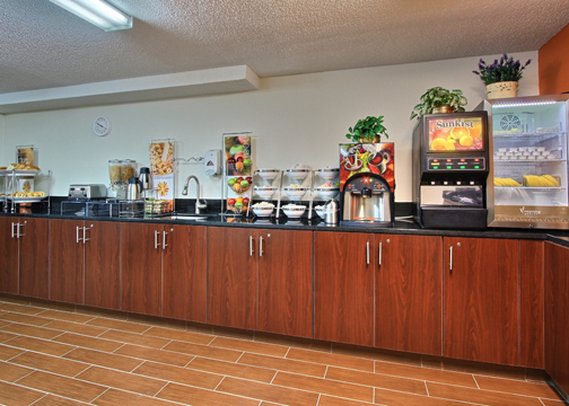 Sleep Inn - Dewitt, MI