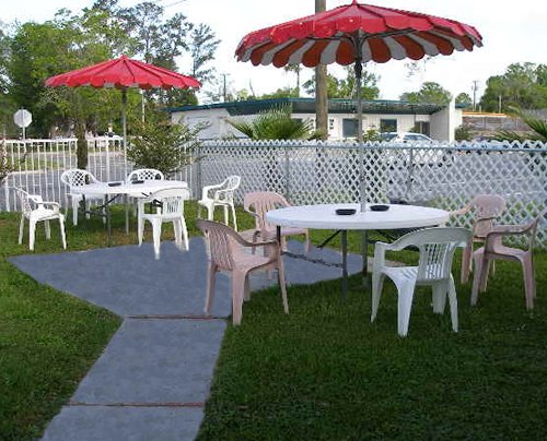 Red Carpet Inn - Starke, FL