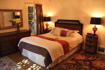 Cinema Suites Bed & Breakfast - Room