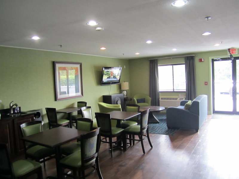 Country Hearth Inn - Cedartown, GA