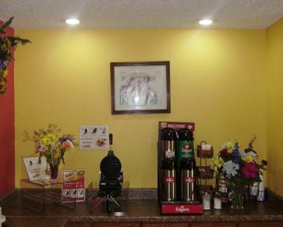 Redwood Inn - White Hall, AR