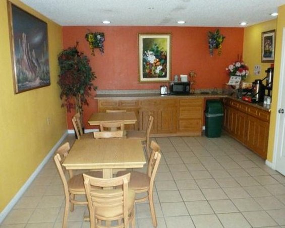 Redwood Inn - White Hall, AR