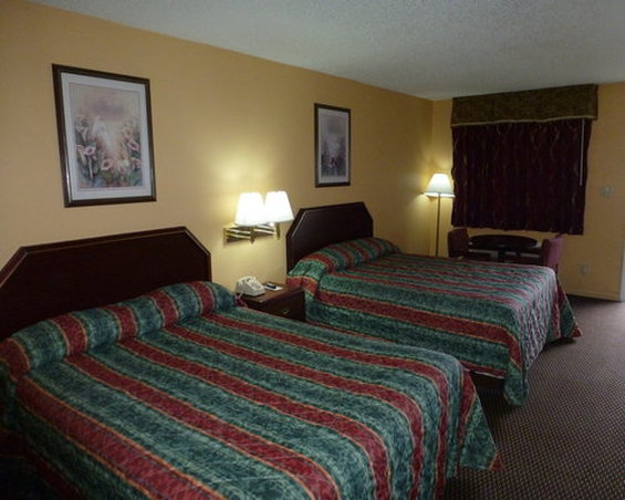 Redwood Inn - White Hall, AR