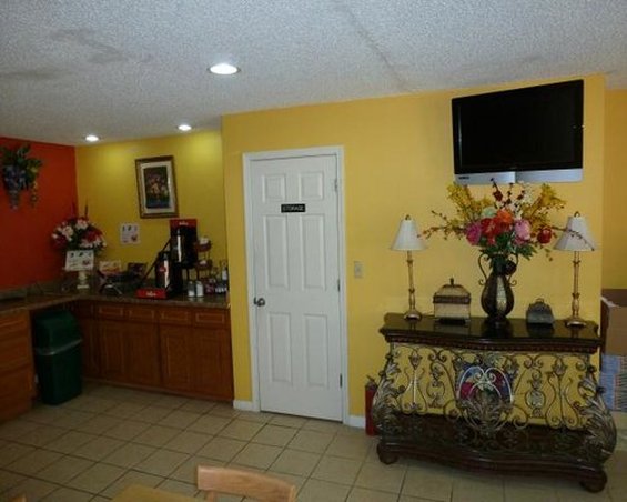 Redwood Inn - White Hall, AR