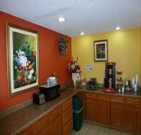 Redwood Inn - White Hall, AR