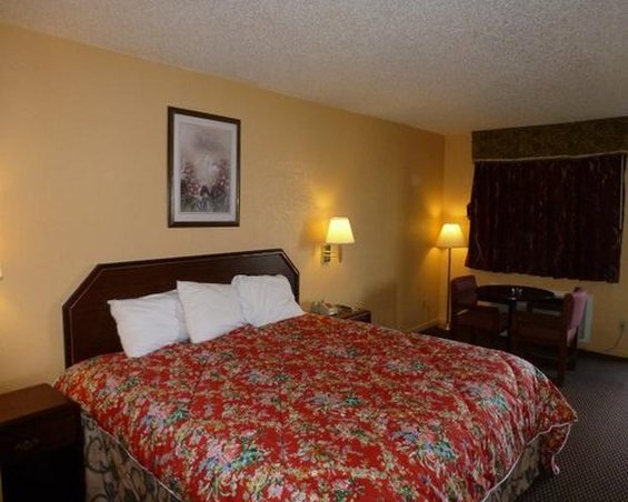 Redwood Inn - White Hall, AR