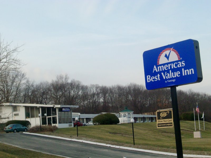 Americas Best Value Inn - Smithtown, NY