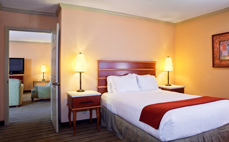 Holiday Inn Express & Suites SACRAMENTO NE CAL EXPO - La Jolla, CA