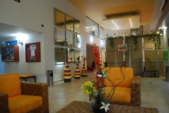Howard Johnson - Lobby