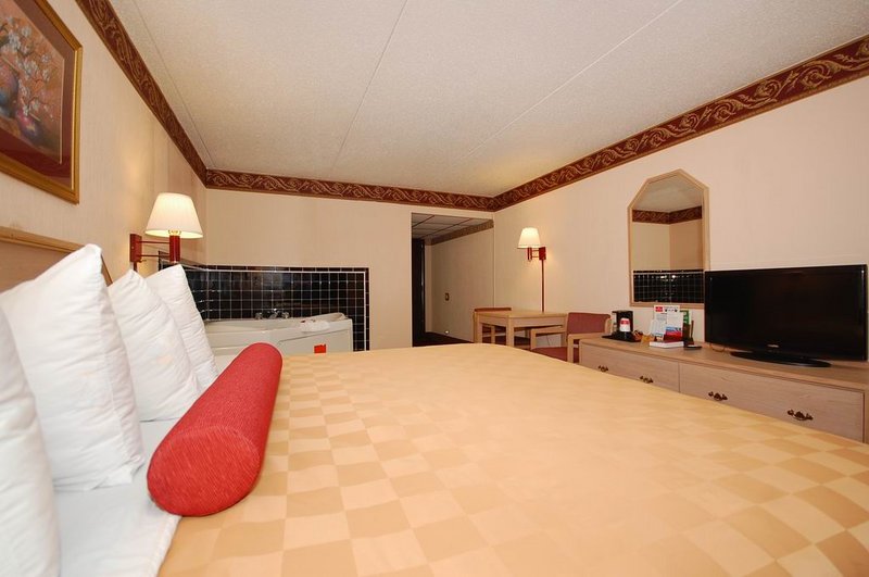 Ramada By Wyndham Murfreesboro - Murfreesboro, TN