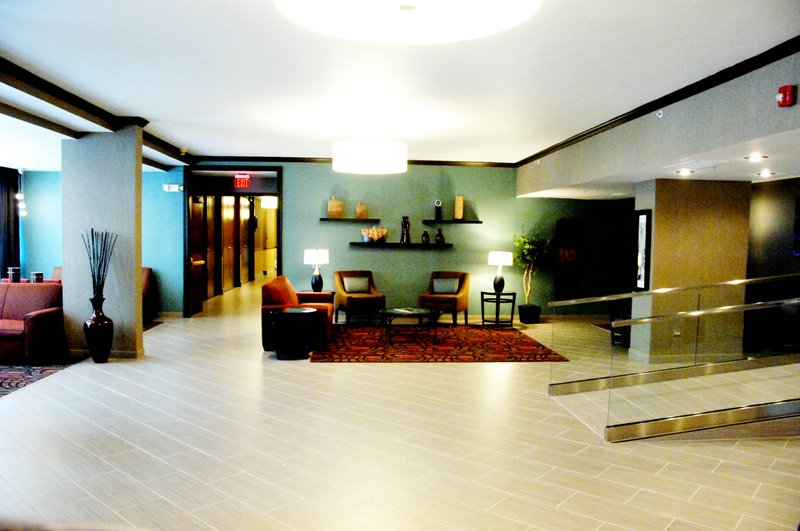 Best Western Plus Schaumburg Hotel & Conference Center - Schaumburg, IL
