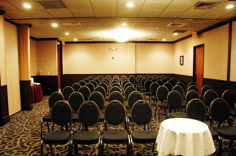 Best Western Plus Schaumburg Hotel & Conference Center - Schaumburg, IL