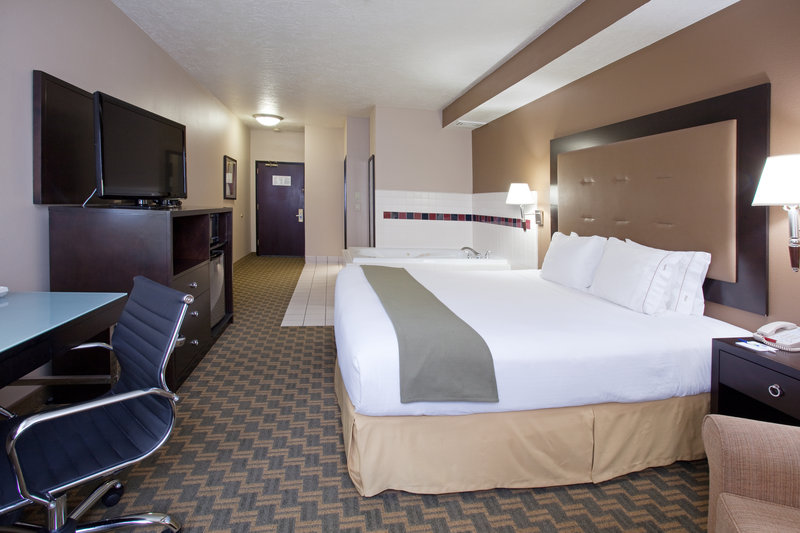 Holiday Inn Express & Suites PORTLAND AIRPORT - Portland, OR