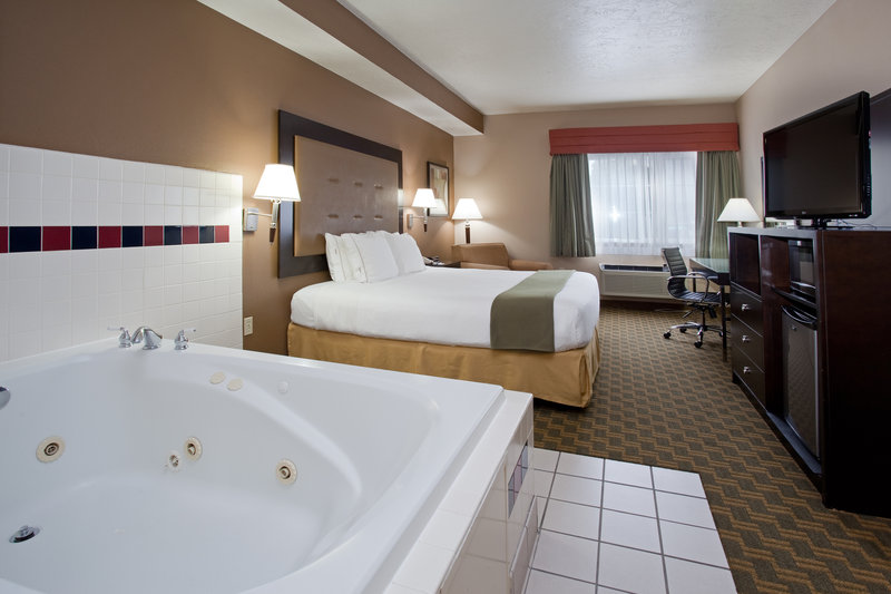 Holiday Inn Express & Suites PORTLAND AIRPORT - Portland, OR