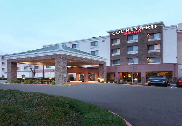 Courtyard By Marriott Roseville Galleria Mall/Creekside Ridge Drive - Roseville, CA