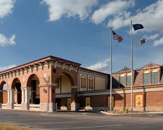 Clarion Hotel & Conference Center - Columbus, IN