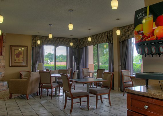 Quality Inn & Suites West Waterpark