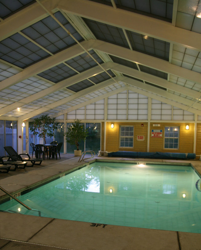 Yankee Inn Home Comfort - Lenox, MA