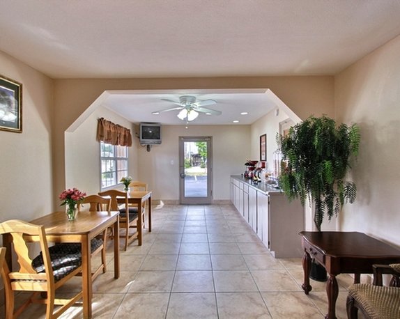 Econo Lodge - Walterboro, SC