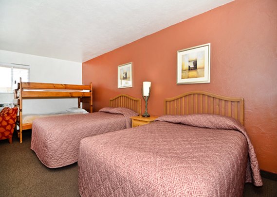 Rodeway Inn & Suites - Bend, OR