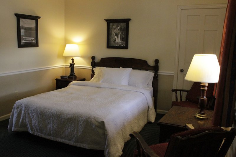 Yankee Inn Home Comfort - Lenox, MA