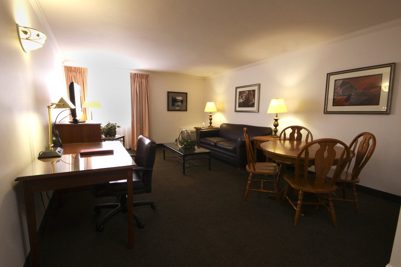 Yellowstone Pioneer Lodge - Livingston, MT