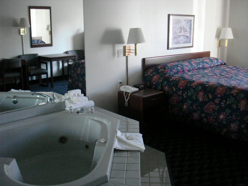 Skyline Hotel & Suites - Wisconsin Dells, WI