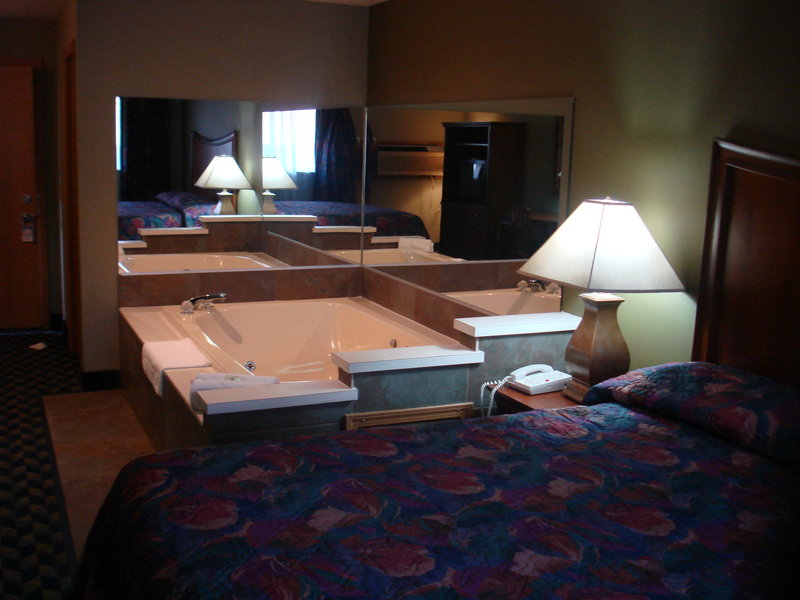 Skyline Hotel & Suites - Wisconsin Dells, WI