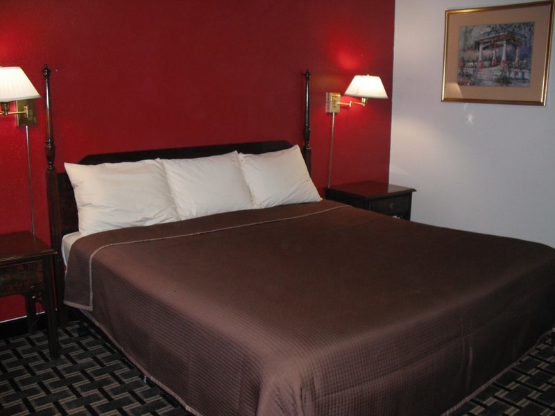 Knights Inn Slaton - Slaton, TX