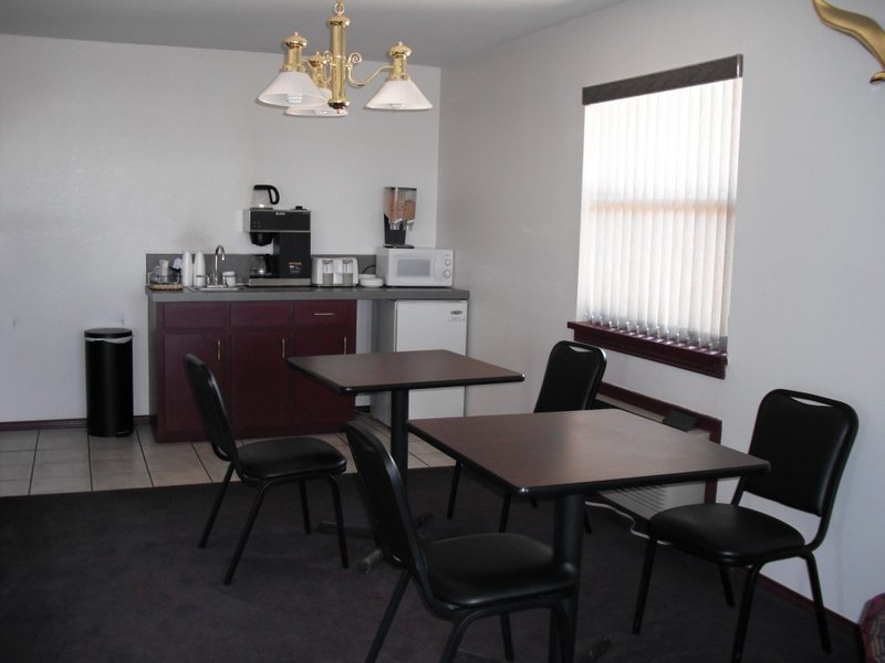 Knights Inn Slaton - Slaton, TX