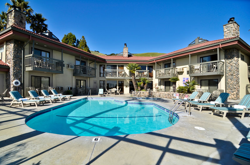 BEST WESTERN PLUS Shelter Cove Lodge - Pismo Beach, CA