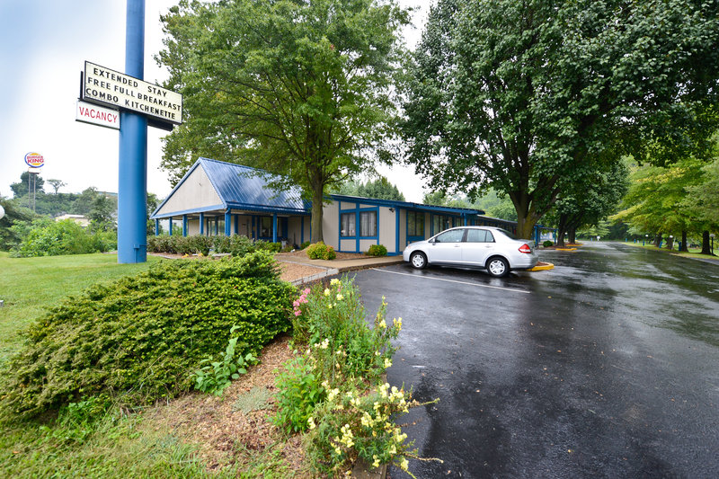 Americas Best Value Inn - Covington, VA