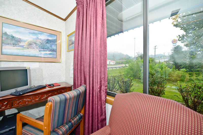 Americas Best Value Inn - Covington, VA