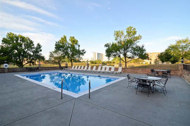 Best Western Plus Schaumburg Hotel & Conference Center - Schaumburg, IL