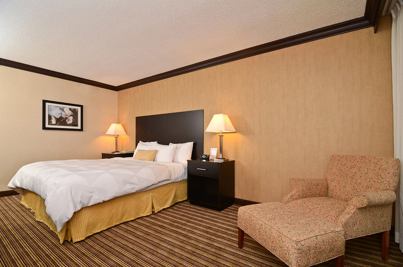 Best Western Plus Schaumburg Hotel & Conference Center - Schaumburg, IL