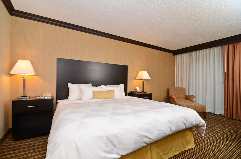 Best Western Plus Schaumburg Hotel & Conference Center - Schaumburg, IL