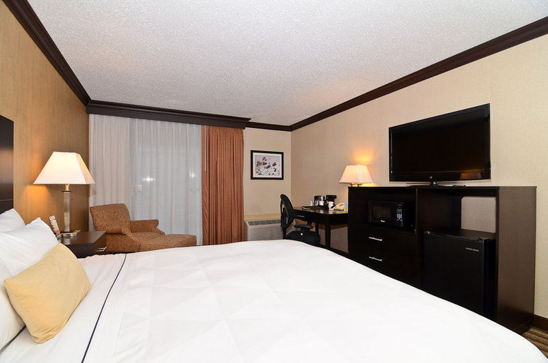 Best Western Plus Schaumburg Hotel & Conference Center - Schaumburg, IL