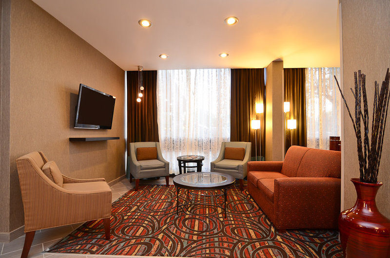Best Western Plus Schaumburg Hotel & Conference Center - Schaumburg, IL