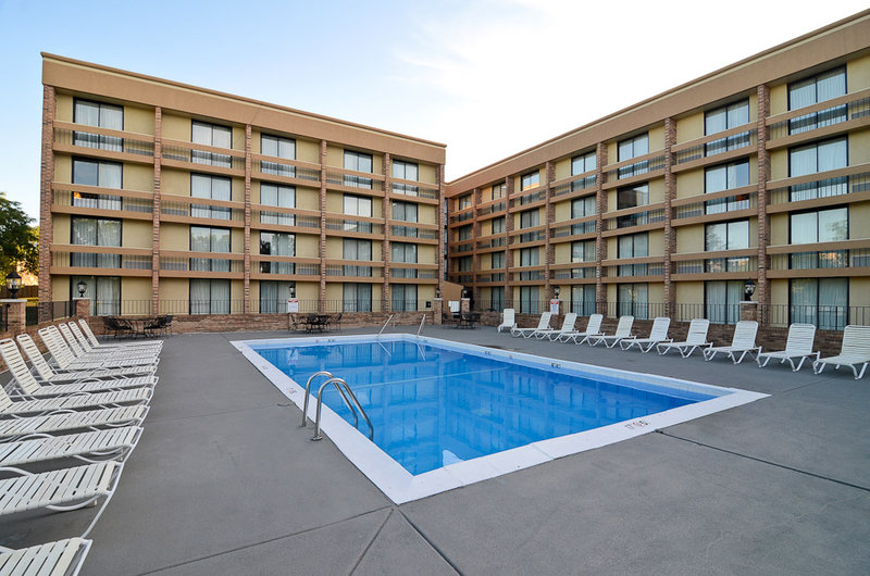 Best Western Plus Schaumburg Hotel & Conference Center - Schaumburg, IL