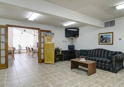 Super 8 - Kewanee, IL