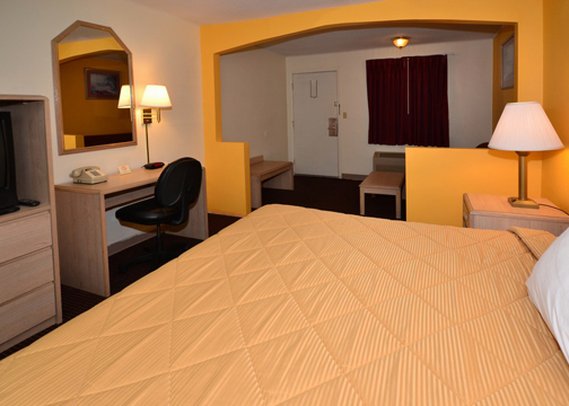 Rodeway Inn - Olathe, KS