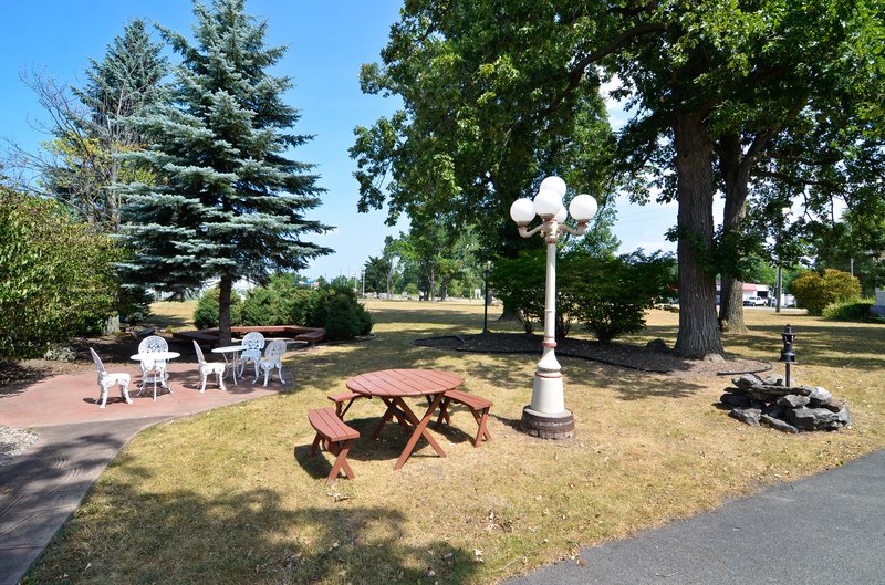 Americas Best Value Inn - Clarence, NY